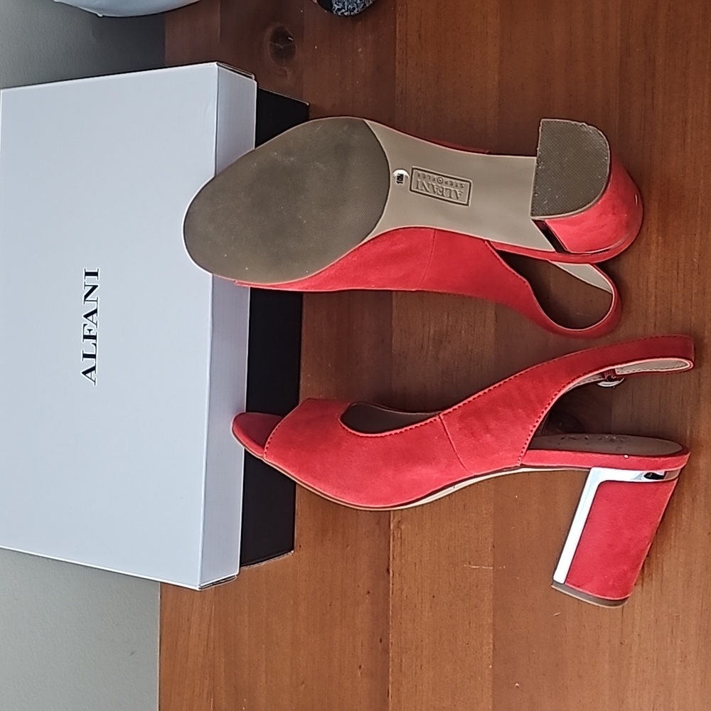 Shoes - Picture 4 of 8
